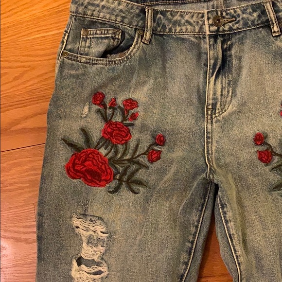 ONLY ripped and embroidered jeans/Size 30 - Picture 6 of 7